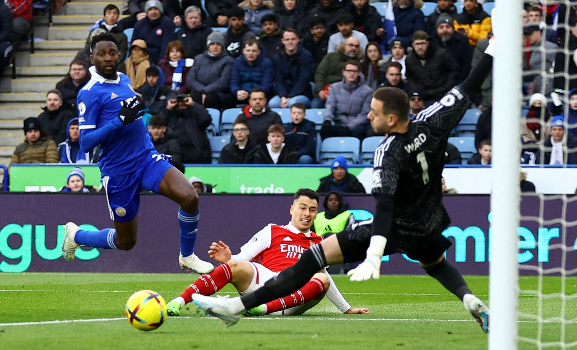 防守球员极 防守球员极